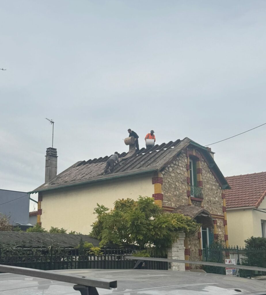 travaux de rénovation de toiture par un couvreur le Plessis-Bouchard